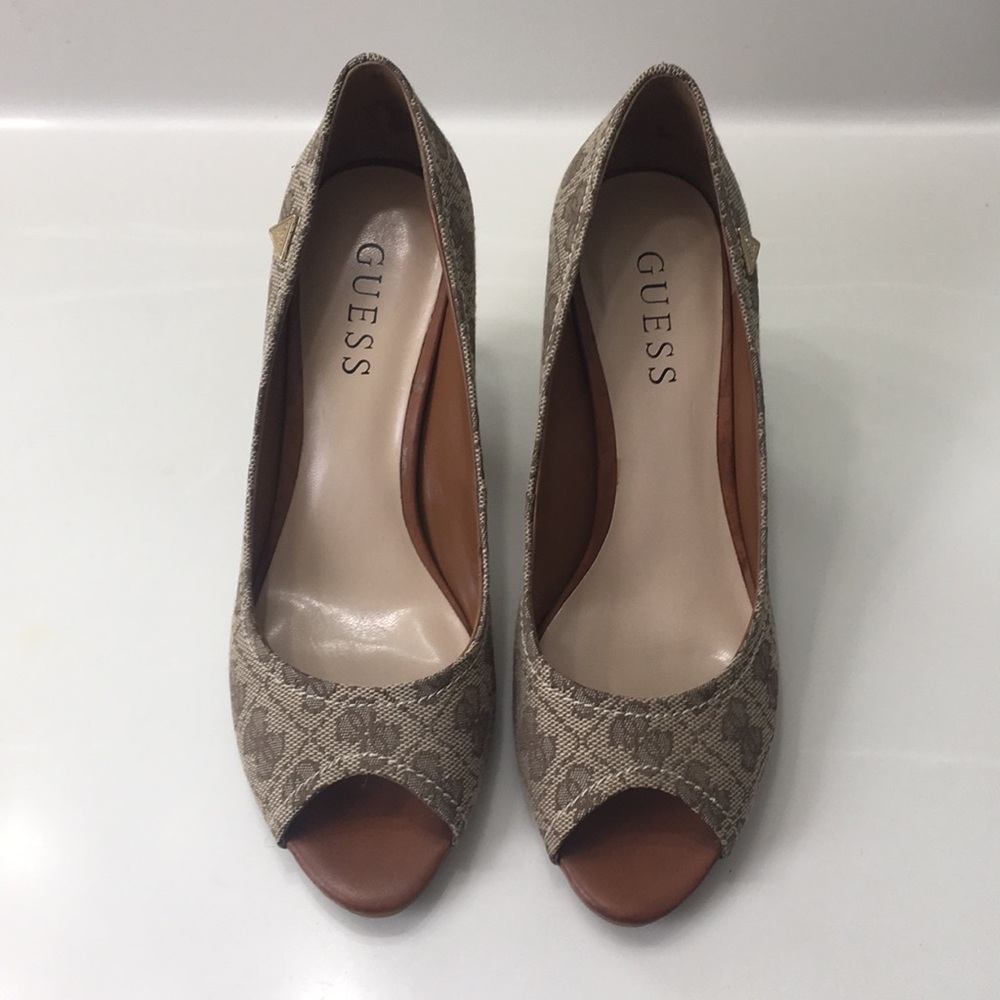 Guess Printed Beige Brown Heels Size 6